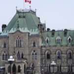 CANADA-OTTAWA-BANDERA NACIONAL A MEDIA ASTA