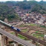 CHINA-GUIZHOU-TREN LENTO-“GALA DE ALDEA”