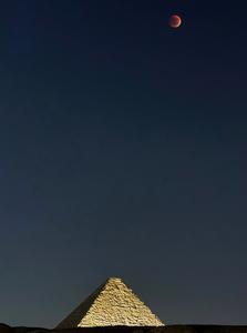 EGIPTO-GIZA-PIRAMIDES-ECLIPSE LUNAR