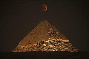 EGIPTO-GIZA-PIRAMIDES-ECLIPSE LUNAR