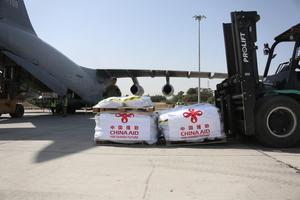 Llega a Kabul primer lote de ayuda humanitaria de China para Afganistán tras terremoto