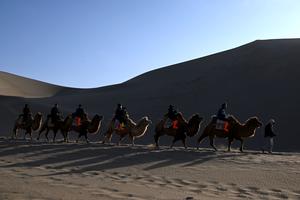 CHINA-GANSU-DUNHUANG-TURISTAS