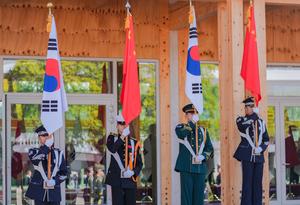 REPUBLICA DE COREA-GYEONGJU-CHINA-XI JINPING-LEE JAE-MYUNG-CEREMONIA DE BIENVENIDA