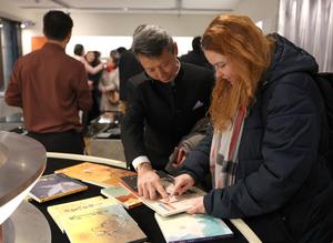 REINO UNIDO-LONDRES-CARACTERES CHINOS-EXPOSICION