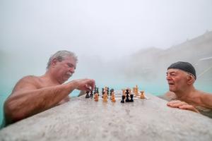 HUNGRIA-BUDAPEST-NIEVE-BALNEARIO TERMAL