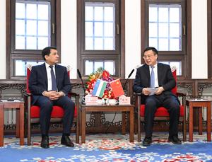 CHINA-BEIJING-XINHUA-FU HUA-EMBAJADOR UZBEKO EN CHINA-REUNION