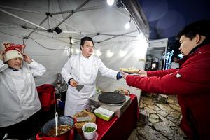 HUNGRIA-BUDAPEST-NOCHE DE COMIDA CHINA