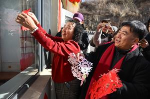 CHINA-MONGOLIA INTERIOR-HOHHOT-CORTADO DE PAPEL-PATRIMONIO CULTURAL INMATERIAL