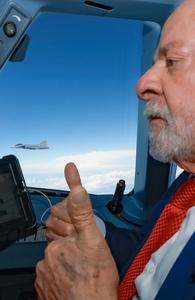 BRASIL-SAO PAULO-LULA DA SILVA-AVION CAZA SUPERSONICO-PRESENTACION