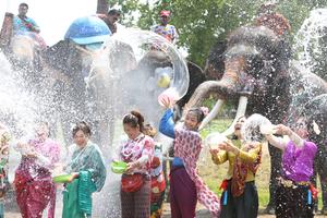 TAILANDIA-AYUTTHAYA-FESTIVAL SONGKRAN-ELEFANTES