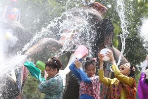 TAILANDIA-AYUTTHAYA-FESTIVAL SONGKRAN-ELEFANTES