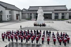CHINA-FESTIVAL QINGMING-MARTIRES-TRIBUTO