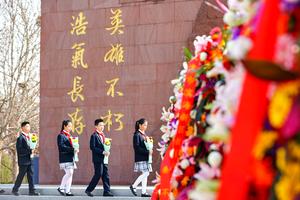 CHINA-FESTIVAL QINGMING-MARTIRES-TRIBUTO