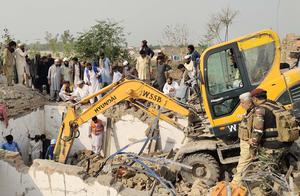 PAKISTAN-BANNU-INSTALACION POLICIAL-ATAQUE SUICIDA-SECUELAS