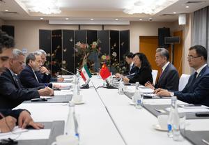 KIRGUISTAN-CHOLPON-ATA-MINISTRO DE RELACIONES EXTERIORES CHINO-MINISTRO DE RELACIONES EXTERIORES IRANI-REUNION