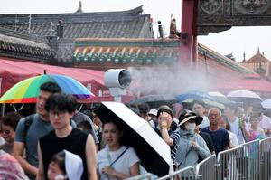 CHINA-LIAONING-SHENYANG-OLA DE CALOR