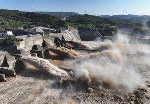 CHINA-HENAN-EMBALSE DE XIAOLANGDI-DESCARGA DE SEDIMENTOS