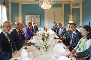 SUECIA-ESTOCOLMO-CHINA-WANG YI-MINISTRA DE RELACIONES EXTERIORES DE SUECIA-CONVERSACIONES