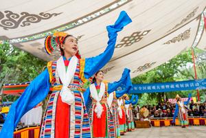 CHINA-XIZANG-LHASA-FESTIVAL SHOTON-OPERA TIBETANA