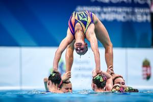 HUNGRIA-BUDAPEST-NATACION ARTISTICA-CAMPEONATO MUNDIAL JUVENIL-EQUIPO ACROBATICO