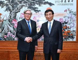 CHINA-BEIJING-WANG HUNING-DELEGADOS ESTADOUNIDENSES-REUNION