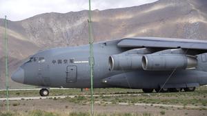 CHINA-XIZANG-AVION DE TRANSPORTE Y-20-LLEGADA