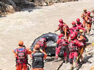 CHINA-XIZANG-GYIRONG-AVALANCHA DE LODO-RESCATE