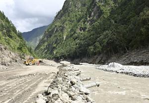 CHINA-XIZANG-GYIRONG-AVALANCHA DE LODO-RESTAURACION DE CAMINOS