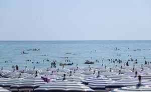 ITALIA-SPERLONGA-OLA DE CALOR-TURISTAS