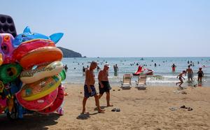 ITALIA-SPERLONGA-OLA DE CALOR-TURISTAS