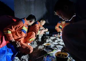 CHINA-XIZANG-GYIRONG-AVALANCHA DE LODO-BUSQUEDA Y RESCATE