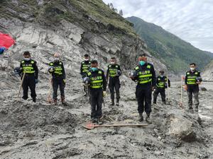CHINA-GYIRONG-AVALANCHA DE LODO-CEREMONIAS FUNEBRES
