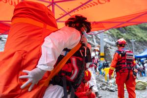 CHINA-XIZANG-GYIRONG-AVALANCHA DE LODO-RESCATE-AREA CENTRAL