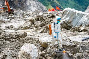 CHINA-XIZANG-GYIRONG-AVALANCHA DE LODO-ZONA CENTRAL AFECTADA-DESINFECCION