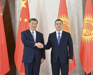 KIRGUISTAN-BISHKEK-XI JINPING-PRESIDENTE KIRGUIS-CONVERSACIONES