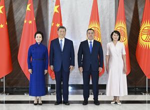 KIRGUISTAN-BISHKEK-XI JINPING-PRESIDENTE KIRGUIS-CONVERSACIONES