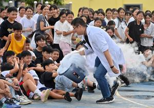 CHINA-GUANGXI-HENGZHOU-TIFON-ESCUELAS AFECTADAS-NUEVO SEMESTRE