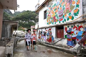 CHINA-GUIZHOU-LIUPANSHUI-PINTURAS HECHAS POR AGRICULTORES (1/3)